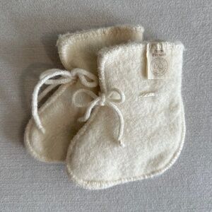 Ecoable Organic wool booties.